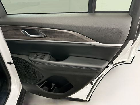 Used 2023 Jeep Grand Cherokee Limited w/ Trailer Tow Prep Group (B) image 32