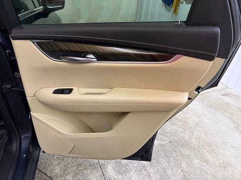 Used 2019 Cadillac XT5 AWD image 23