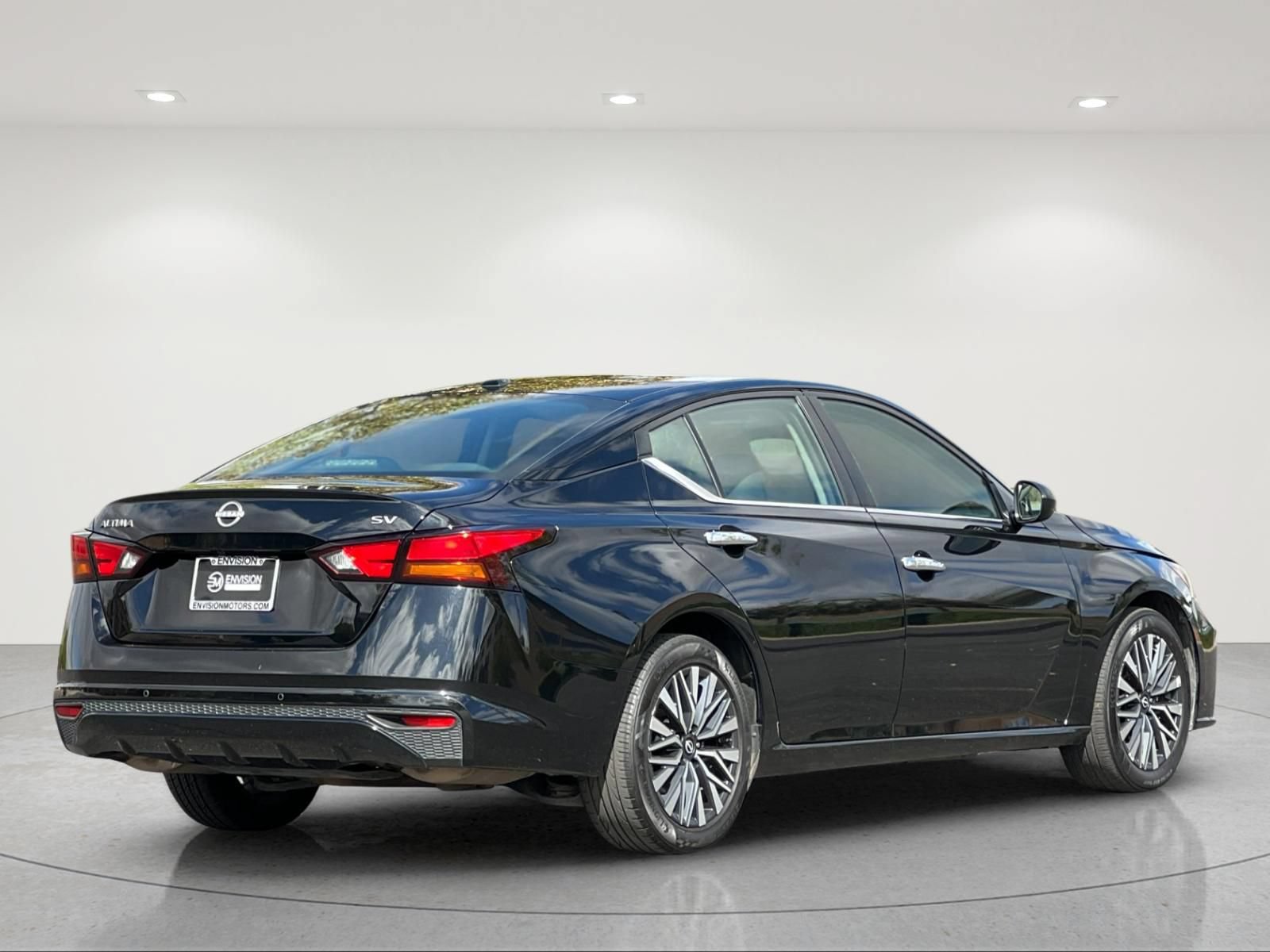 Used 2024 Nissan Altima 2.5 SV FWD image 5