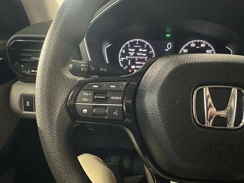 Used 2023 Honda Pilot LX image 11