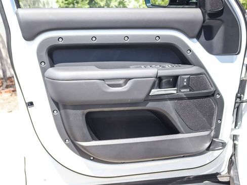 Used 2025 Land Rover Defender 130 X-Dynamic SE AWD/4WD image 21