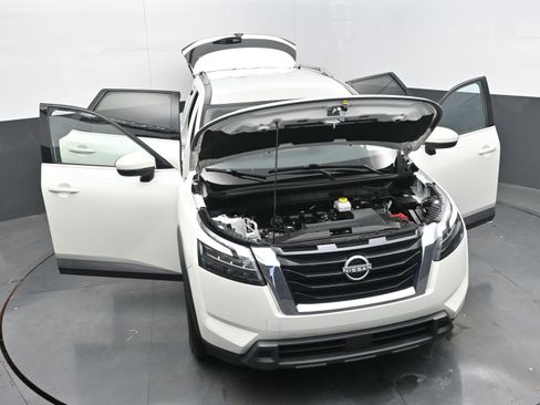 Used 2024 Nissan Pathfinder SV image 41