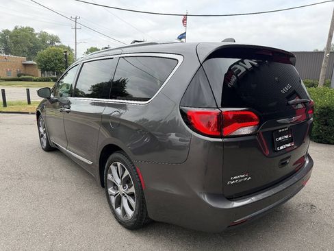 Used 2017 Chrysler Pacifica Limited FWD image 7