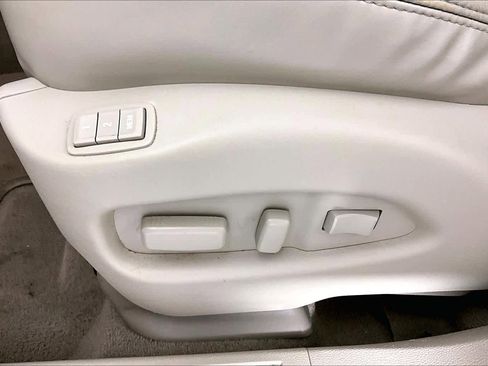 Used 2011 Cadillac SRX Premium image 33