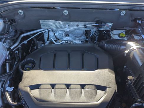 Certified 2024 Volkswagen Atlas Cross Sport SE image 21