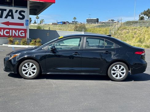 Used 2025 Toyota Corolla LE image 2