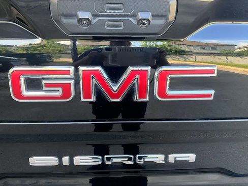 Used 2024 GMC Sierra 1500 SLT AWD/4WD image 31