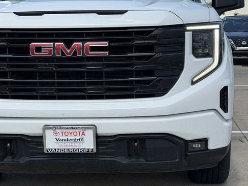 Used 2024 GMC Sierra 1500 Elevation w/ LPO, Elevation Black Package AWD/4WD image 9