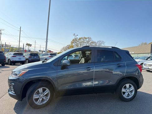 Certified 2022 Chevrolet Trax LT w/ LT Convenience Package AWD/4WD image 5