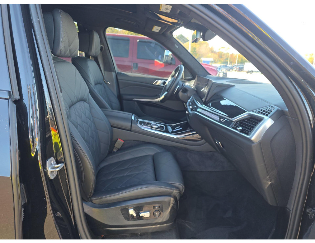Used 2024 BMW X7 xDrive40i w/ M Sport Package AWD/4WD image 6