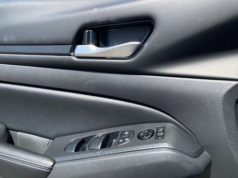 Used 2025 Nissan Altima 2.5 SV image 13