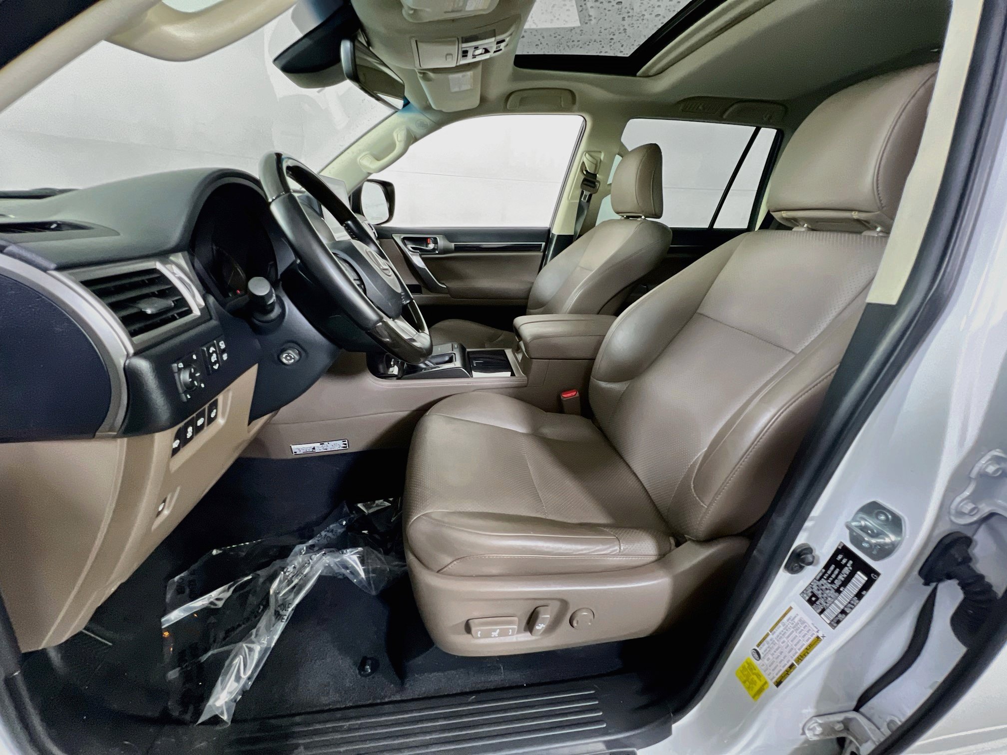 Used 2022 Lexus GX 460 Luxury w/ Off Road Package AWD/4WD image 21