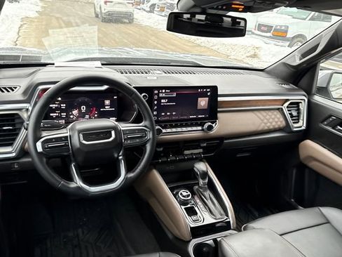 Used 2024 GMC Canyon Denali image 13