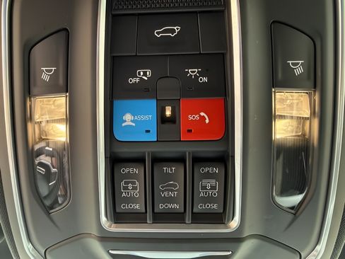 Used 2023 Jeep Wagoneer Series II AWD/4WD image 28