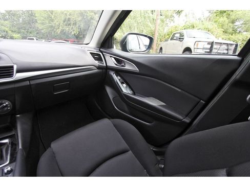 Used 2018 MAZDA MAZDA3 Sport FWD image 9