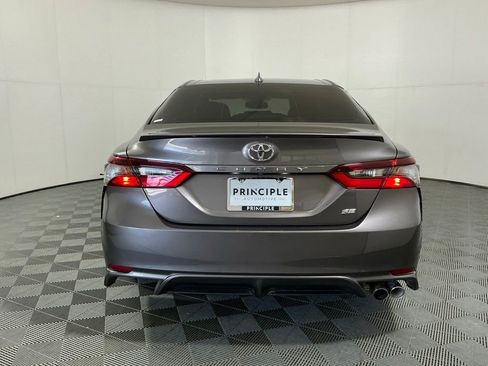 Used 2022 Toyota Camry SE FWD image 6