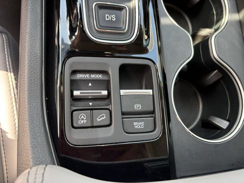 Certified 2024 Honda Pilot Touring image 25