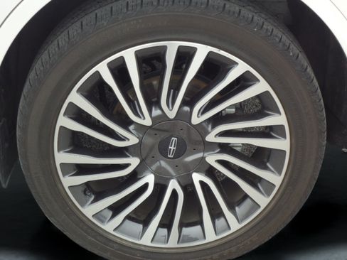Used 2022 Lincoln Corsair AWD w/ Equipment Group 101A image 9