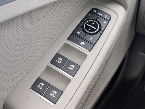 Used 2018 Genesis G80 3.8 w/ Option Group 02 image 24