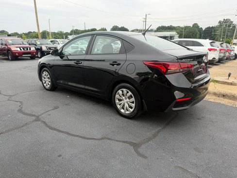 Used 2019 Hyundai Accent SE FWD image 4