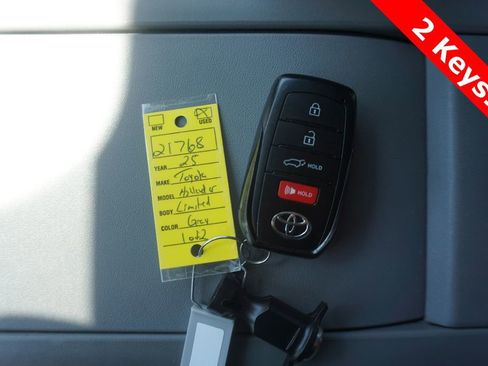 Certified 2025 Toyota Highlander Limited AWD/4WD image 32