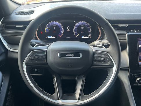 Used 2025 Jeep Grand Cherokee L Laredo RWD image 9