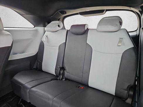 Used 2023 Toyota Sienna XSE image 20