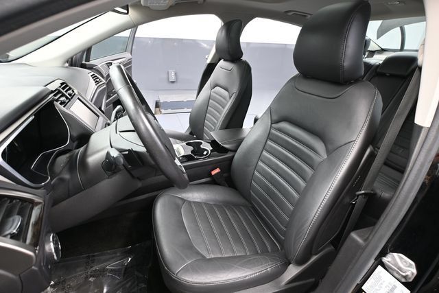 Used 2016 Ford Fusion SE w/ Equipment Group 202A FWD image 19