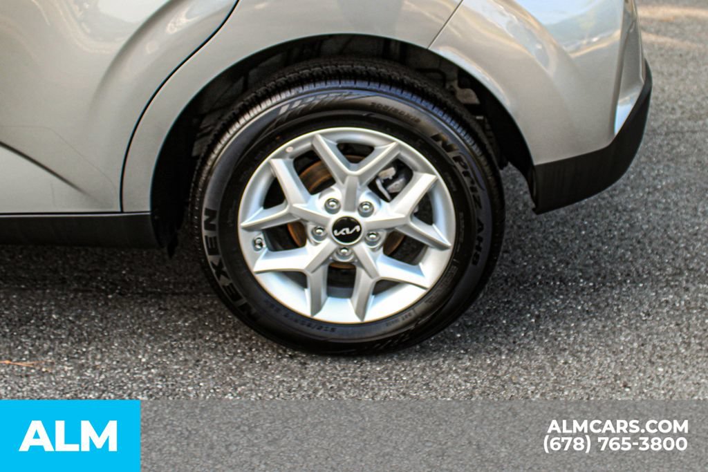 Used 2025 Kia Soul LX w/ LX Technology Package FWD image 15