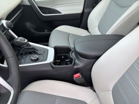 Used 2024 Toyota RAV4 XLE Premium image 11