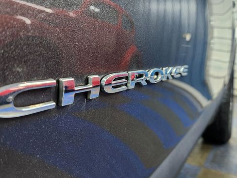 Used 2019 Jeep Cherokee Latitude Plus w/ Cold Weather Group image 43