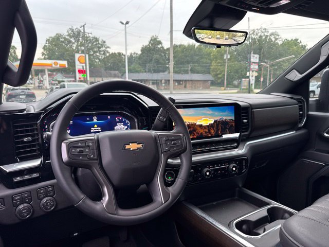 Used 2026 Chevrolet Silverado 2500 High Country w/ High Country Premium Package AWD/4WD image 9