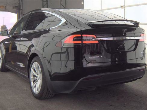 Used 2018 Tesla Model X 100D image 9