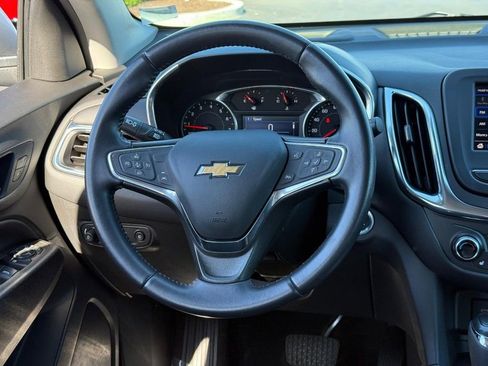 Used 2021 Chevrolet Equinox LT FWD image 16