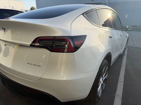 Used 2021 Tesla Model Y Long Range AWD/4WD image 8