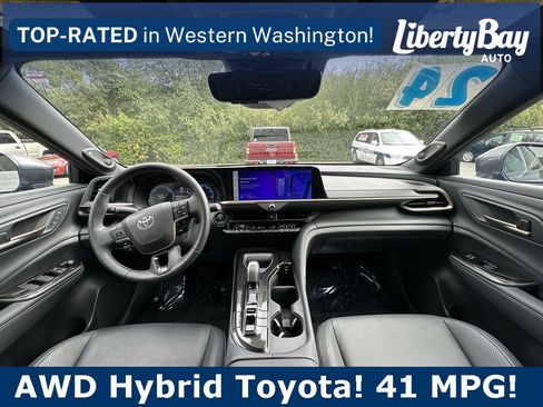 Used 2024 Toyota Crown Limited image 12