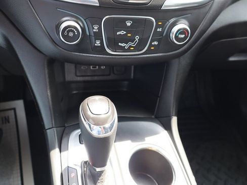 Used 2021 Chevrolet Equinox LT AWD/4WD image 25