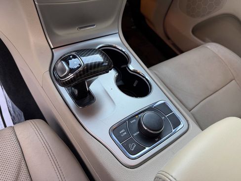 Used 2014 Jeep Grand Cherokee Limited w/ Luxury Group II image 23