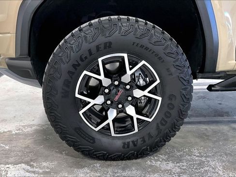 Used 2023 GMC Canyon AT4X image 11