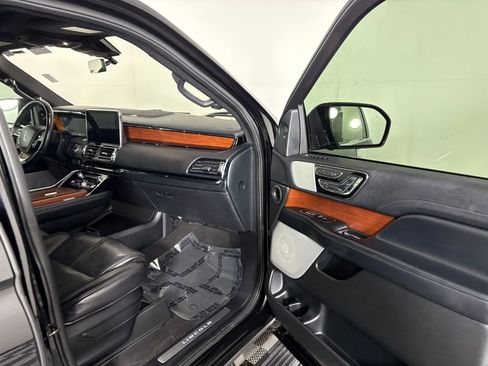 Used 2020 Lincoln Navigator Reserve image 37
