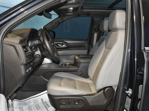 Used 2023 Chevrolet Suburban LT w/ LT Signature Package AWD/4WD image 6