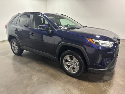Used 2025 Toyota RAV4 XLE AWD/4WD image 2