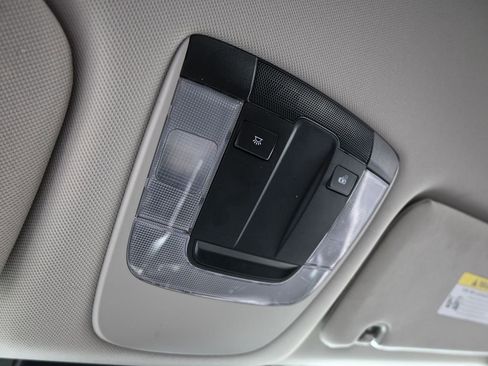 Used 2023 Kia Sorento LX image 19