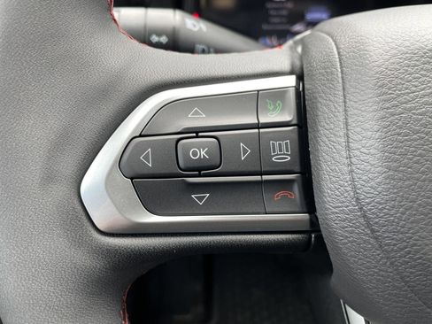 Used 2025 Jeep Compass Trailhawk w/ Trailhawk Elite Group AWD/4WD image 18