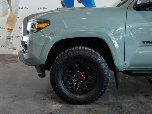 Used 2022 Toyota Tacoma TRD Sport AWD/4WD image 16