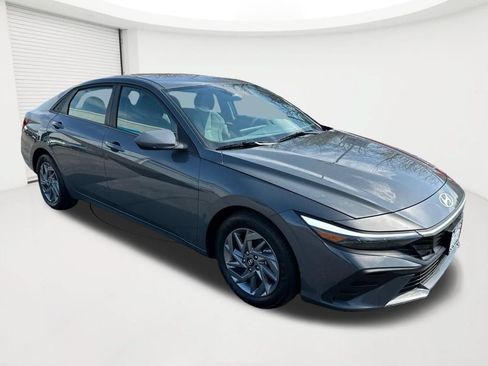 Certified 2024 Hyundai Elantra SEL FWD image 3