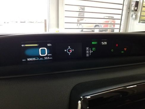 Used 2016 Toyota Prius Four Touring FWD image 7