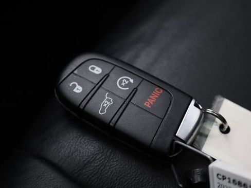 Used 2022 Dodge Durango GT image 31