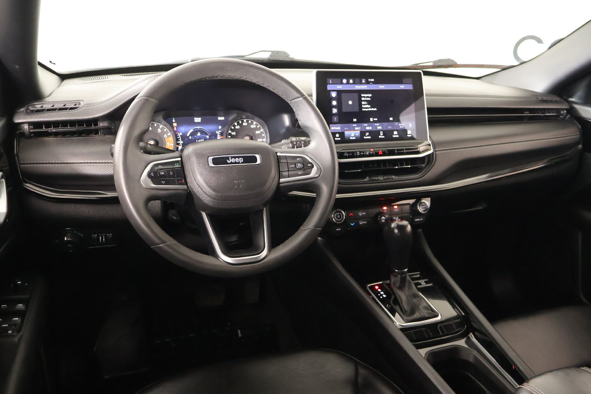 Used 2022 Jeep Compass Latitude FWD image 2