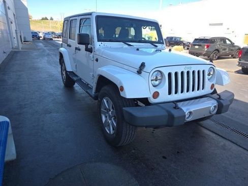 Used 2013 Jeep Wrangler Unlimited Sahara w/ Connectivity Group AWD/4WD image 2